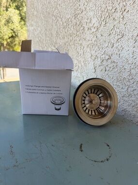 Delta KITCHEN FLANGE & BASKET STRAINER